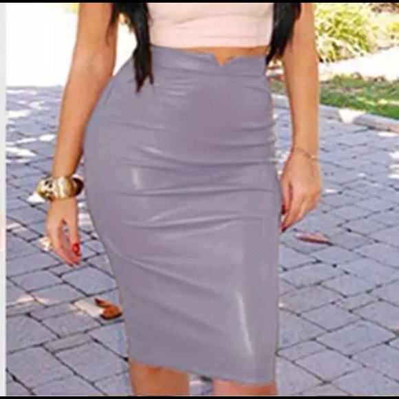 💕Faux Leather Midi Skirt - Picture 3 of 4